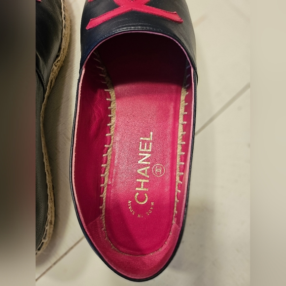 ❌️SOLD❌️CHANEL Navy Pink Lambskin CC Logo Espadrilles Size 40 EUC - Picture 7 of 15